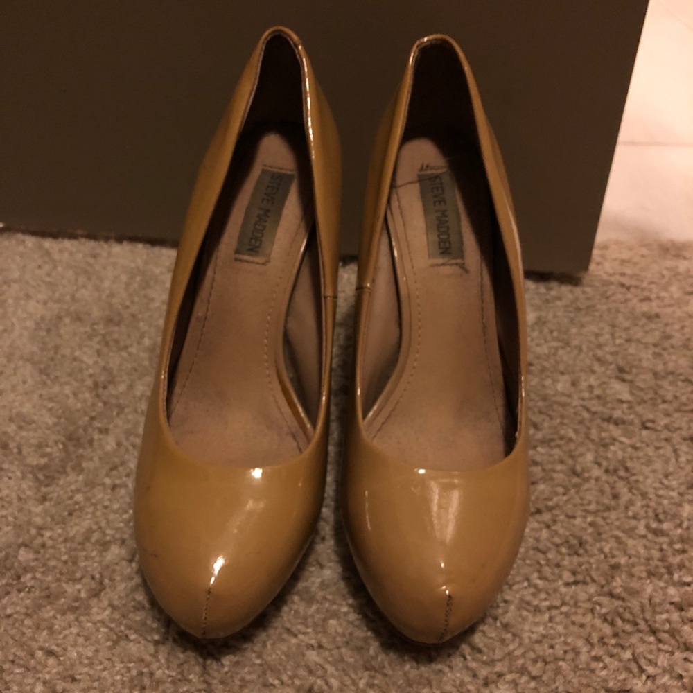 Steve Madden nude pumps